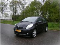 tweedehands Toyota Yaris 1.3 VVTi Executive . Airco . Navigatie . Leder intrieur . enz