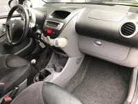 tweedehands Peugeot 107 1.0-12V Black & Silver Airco - Lm velgen - Aux aansluiting - Getinte ramen