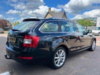 tweedehands Skoda Octavia Combi 1.6 TDI Greentech Elegance Businessline navigatie clima cruise controle lm-velgen elektrische pakket parkeerse