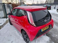 Occasion Toyota Aygo X-wave 69 PK (50 kW) 2016 Rood Hatchback