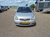 Occasion Toyota Yaris 87 PK (63 kW) 2005 Grijs Hatchback