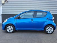 tweedehands Toyota Aygo 1.0 VVT-i Now Airco, 5-deurs, Complete onderhoudshistorie, elektrische ramen en centrale deurvergrendeling