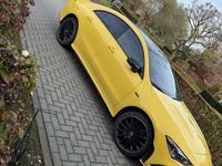 Occasion Mercedes CLA250 Premium Plus 160 PK (117 kW) 2021 Geel Sedan