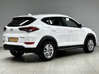 tweedehands Hyundai Tucson 1.6 GDi Comfort /CAMERA! /Navi /Climat /Cruise /Elek. pakket /Bluetooth /Regensensor /Armsteun /Isofix /LMV /PDC V+A /LED Dagrijverl. /Extra getint glas.