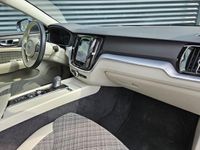 tweedehands Volvo V60 2.0 B3 Business Pro Aut. | Panodak | Trekhaak af Fabriek | Adaptive Cruise | Camera | Harman Kardon | Apple Carplay | DAB | Navi | Blis |