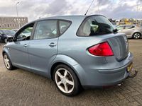 tweedehands Seat Toledo 2.0 FSI Stylance met trekhaak en parkeersensoren en navigatie en bluetooth telefoon / media en airco