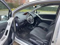 Occasion Toyota Yaris 99 PK (72 kW) 2010 Grijs (metallic) Hatchback