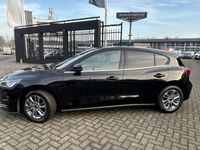 Nieuw Ford Focus Titanium 125 PK (91 kW) 2025 Zwart Hatchback
