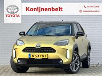 Occasion Toyota Yaris Hybrid Executive 116 PK (85 kW) 2021 Geel, metallic lak Hatchback