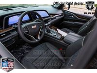 tweedehands Cadillac Escalade ESV SPORT | BLACK ON BLACK | SKY LOUNGE | 6.2 V8 | LANG | 7 PERSOONS | NACHTZICHT | PANODAK | MASSAGE STOELEN | HEAD-UP | 360 CAMERA | ZEER RIJK AAN OPTIES | 1971-60747203