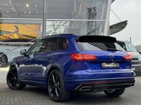 tweedehands VW Touareg 3.0TSI eHybrid 462pk 4MOTION R-Line Lucht Nachtz 22-Inch Head-Up Softclose Tr.haak VOL!