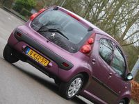 tweedehands Peugeot 107 1.0 12V Envy 5 deurs / Airco / LED Dagrijverlichting / Bluetooth / Recent onderhouden! / Leuk!