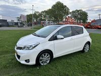 tweedehands Toyota Yaris 1.3 VVT-i Executive - NAVI/PANODAK/LEER/CAM/NAP