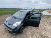 tweedehands Peugeot 107 grijs