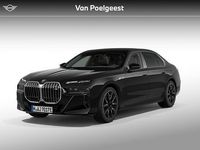 Nieuw BMW M760e Executive 571 PK (419 kW) 2025 Saphirschwarz metallic (475) (zwart metallic) Sedan