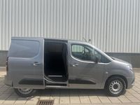 tweedehands Opel Combo-e Life COMBOL1 50 kWh | NAVI | Carplay| Achteruitrijcamera | Exterieurpakket | Verwarmbare stoelen | Climate control | Head-up display | Houten vloer | van ¤38.995 voor ¤25.995 | N66333