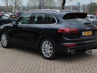 tweedehands Porsche Cayenne 3.0 S E-Hybrid / Trekhaak / Camera / Leder / 20'' / Luchtvering / Navigatie / ACC / Dodehoek / Stuurverwarming