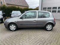 Occasion Renault Clio II Expression 75 PK (55 kW) 2003 Grijs Hatchback