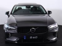 tweedehands Volvo S60 Recharge T6 AWD Ultimate Dark - Panorama/schuifdak - IntelliSafe Assist & Surround - Harman/Kardon audio - Adaptieve LED koplampen - Parkeercamera achter - Elektr. bedienb. voorstoelen met geheugen - Parkeersensoren voor & achter - Head up displ