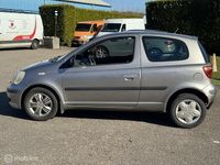 Occasion Toyota Yaris 87 PK (63 kW) 2003 Grijs Hatchback