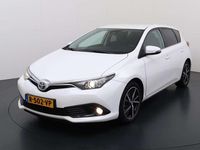 Occasion Toyota Auris Hybrid Executive 136 PK (100 kW) 2017 Wit Hatchback