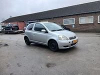 Occasion Toyota Yaris 87 PK (63 kW) 2003 Grijs Hatchback