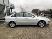 tweedehands Ford Focus 1.8-16V Ghia airconditioning elektrische ramen+spiegels lm-velgen trekhaak nl-auto