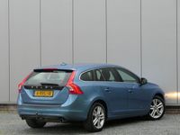 tweedehands Volvo V60 1.6 T3 Momentum Navigatie / Trekhaak / Parkeersens