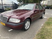 Occasion Mercedes C180 Classic 122 PK (89 kW) 1996 Rood, metallic lak Sedan
