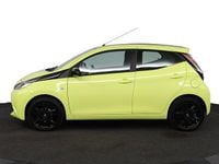 Occasion Toyota Aygo X-cite 69 PK (50 kW) 2017 Geel Hatchback