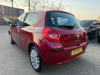 Occasion Renault Clio II Collection 75 PK (55 kW) 2009 Rood Hatchback