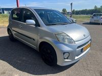 Occasion Daihatsu Sirion 87 PK (63 kW) 2005 Grijs Hatchback