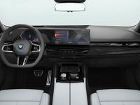Nieuw BMW 550e M Sport 489 PK (359 kW) 2025 Grijs Stationwagen