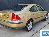 Occasion Volvo S60 140 PK (102 kW) 2002 Geel Sedan