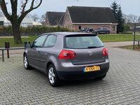 Occasion VW Golf IV Trendline 90 PK (66 kW) 2004 Grijs, metallic lak Hatchback