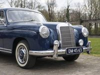 tweedehands Mercedes 220 s | Ponton sedan in prachtige staat | 6-cilinder | Becker radio |