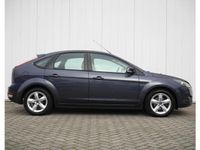 tweedehands Ford Focus 1.6 Comfort 100PK | NL Auto | Trekhaak | Voorruit Verwarming | Bluetooth Voorbereiding | Cruise Control | Airco | Armsteun | Lichtmetalen Velgen | Elektrische Ramen Voor