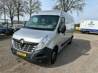 tweedehands Renault Master T35 2.3 dCi L2H3 3-Pers. 126pk Navi Camera Airco PDC Step-up Betonplex Houtafwer. CruiseControl ESP Keyless Elektr.Ramen+Spiegels Schuifdeur-R Trekhaak Tussenwan Verhoogd Dak (H3) Verlengd (2x) 2500kg Trekvermogen 6-bak Bank ESP ABS Orig.NL