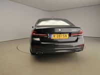 tweedehands BMW 520 5-SERIE Sedan i Business Edition Plus Automaat / M-Sportpakket / Schuifdak / Trekhaak / Head-up / Alu wielen 18 inch