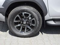 tweedehands Toyota HiLux 2.8 D-4D DUBBEL CABIN INVINCIBLE A/T BE TREKKER 5 SITZ VAN