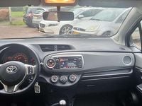 Occasion Toyota Yaris 99 PK (72 kW) 2013 Grijs Hatchback