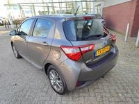 Occasion Toyota Yaris Executive 99 PK (72 kW) 2018 Grijs Hatchback