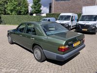 tweedehands Mercedes 260 200-W124 YOUNGTIMER E