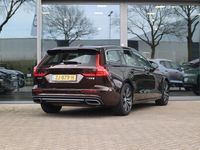 tweedehands Volvo V60 2.0 T8 Twin Engine AWD Inscription | Schuif-/ Kanteldak| Verwarmbare voorstoelen| Semi- elektrisch inklapbare trekhaak| Polestar Engineered| Parkeersensoren achter| Hoogglans zwarte grill met Iron mark in het hoogglans zwart|