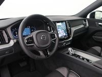 tweedehands Volvo XC60 B4 Plus Dark | GRIJS KENTEKEN | Panoramadak | Stoel+Stuurverwarming | 19 Inch | Camera | Keyless