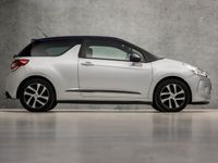 tweedehands Citroën DS3 1.2 VTi So Chic (NAVIGATIE, LOGISCH NAP, CLIMATE, GETINT GLAS, ZWART HEMEL, SPORTSTOELEN, ALCANTARA, BLUETOOTH, NIEUWE APK, NIEUWSTAAT)