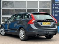 tweedehands Volvo V60 1.6 T3 Momentum | Navi | Clima | LM- Velgen | 12 Maand BOVAG garantie