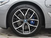 tweedehands BMW 530 5-SERIE Touring e xDrive High Executive M-Sport Integrale Actieve besturing / Stuurwielrand Verwarming / Comfort Acces / Electrische Zwenkhaak / Getinte Ramen Achter / Stoelventilatie / Stoelverwarming Voor & Achter / Driving Assistant Prof / Head