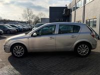 Occasion Opel Astra Enjoy 105 PK (77 kW) 2004 Grijs (metallic) Hatchback