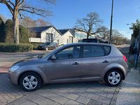 Occasion Kia Ceed 109 PK (80 kW) 2009 Geel (metallic) Hatchback